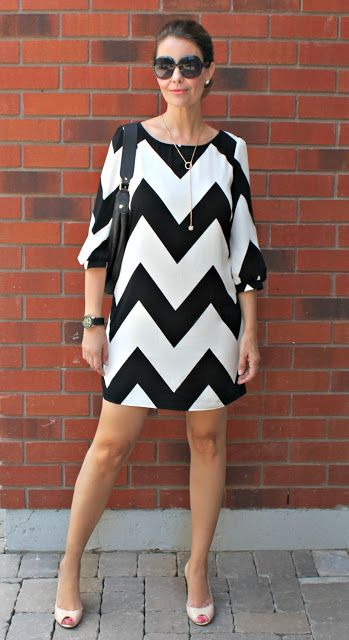 chevron print dress Pretty Dresses Casual, 2piece Outfits, African Fashion Skirts, Kids Dress Wear, Chevron Dress, Classy Dress Outfits, Fashionista Clothes, African Design Dresses, Latest African Fashion Dresses