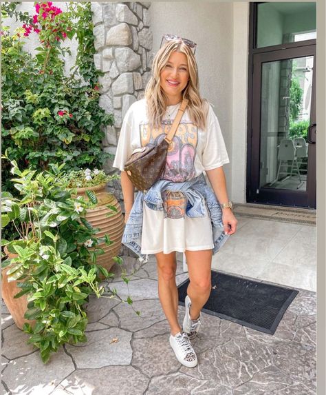 Women’s Oversized T Shirt, Tee Shirt Dress Outfit Summer, Graphic Oversized Tshirt Aesthetic, Large Graphic Tee Outfit, Large Tee Shirt Outfit, Cute Oversized Shirt Outfits, T-shirt Dresses, Casual T-shirt Dress, Styling A Tshirt Dress