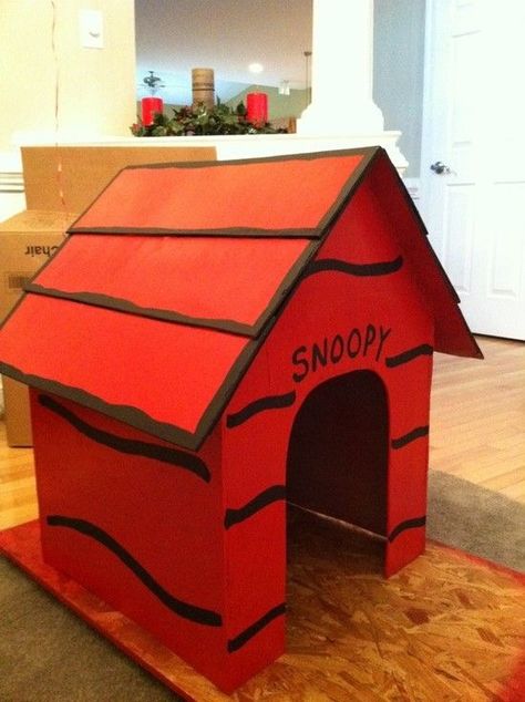 a wooden snoopy dog house fort for sammy in the backyard Peanuts Birthday Party, Snoopy Birthday Party, Christmas Parade Floats, Peanuts Party, Snoopy Dog House, Peanuts Birthday, Parade Ideas, Snoopy Party, Dog House Plans