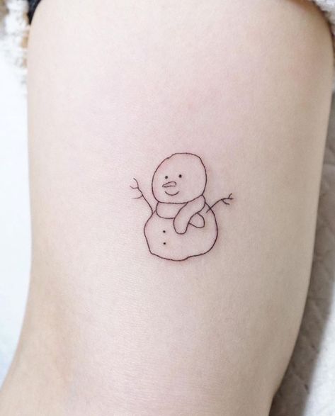 Dainty Christmas Tattoos, Minimalist Christmas Tattoo, Christmas Theme Tattoo, Snowman Tattoo Ideas, Christmas Tatoos Ideas, Snowman Tattoo Simple, Small Outline Tattoo Ideas, Small Christmas Tattoos, Snowman Tattoo