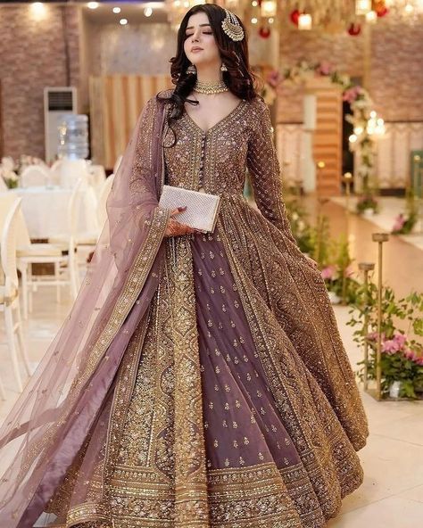 Aesthetic Bride, Latest Bridal Lehenga Designs, Party Wear Gowns, Walima Dress, Bridal Lehenga Designs, Latest Bridal Lehenga, Latest Bridal Dresses, Bride Photoshoot, Pakistani Fancy Dresses