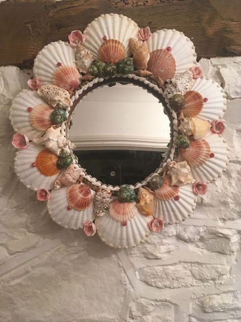 Diy Clam Shell Crafts, Diys With Seashells, Shell Mirror Ideas, Crafts With Sea Shells Ideas, Diy Sea Shell Crafts Seashell Art, Sea Shell Diy Crafts, Sea Shells Art, Sea Shell Crafts Diy Decor, Diy Sea Shell Crafts