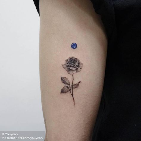 Single needle rose and sapphire Sapphire Tattoo, Small Floral Tattoo, Small Lily Tattoo, Spoons Game, Tattoo Ideas Words, Floral Tattoo Ideas, Summer Tattoo Ideas, Rose Tattoo On Ankle, Diamond Tattoo