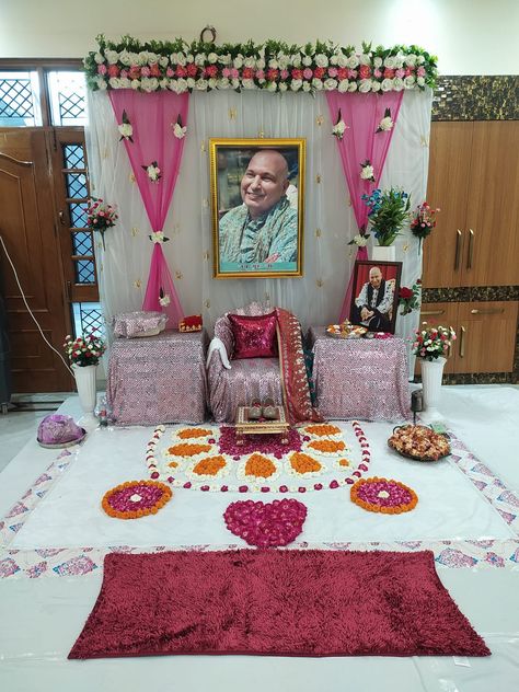 Satsang Decoration At Home, Guruji Satsang Decoration At Home, Guruji Darbar Decoration, Satsang Decoration, Jai Guruji, Jai Gurudev, Indian Room, Indian Room Decor, Guru Pics