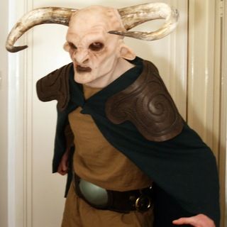 http://www.jetpackcomics.co.uk/socialcripple/wordpress/?tag=minotaur Minotaur Costume, Illusion Costumes, Useful Projects, Claire's Accessories, Ren Fest, Roman Era, Costume Tutorial, Cheap Earrings, Costume Patterns