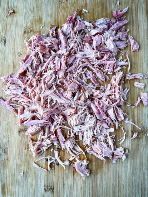 Southern Black Eyed Peas with Smoked Turkey + {VIDEO} Southern Black Eyed Peas Recipe, Southern Black Eyed Peas, Turkey Video, Black Eyed Peas Recipe, Smoked Turkey Legs, Ham Hocks, Turkey Ham, Peas Recipe, Sunday Dinners