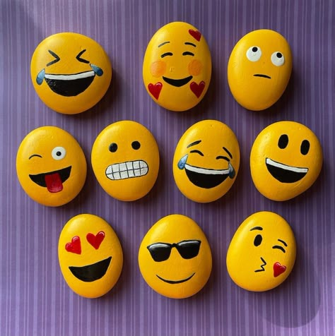 Emoji Rocks, Kule Ting, Diy Rock Art, Art Pierre, Stone Art Painting, Hanging Ideas, Painted Rocks Kids, Painted Rocks Craft, Drought Resistant