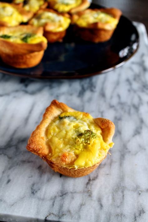 Easy Mini Breakfast Quiche Quiche Mini, Breakfast Quiche Sausage, Recipe With Asparagus, Mini Breakfast Quiche, Easy Quiche Recipe, Honey Breakfast, Mini Breakfast, Easy Quiche, Overnight Oatmeal Recipes