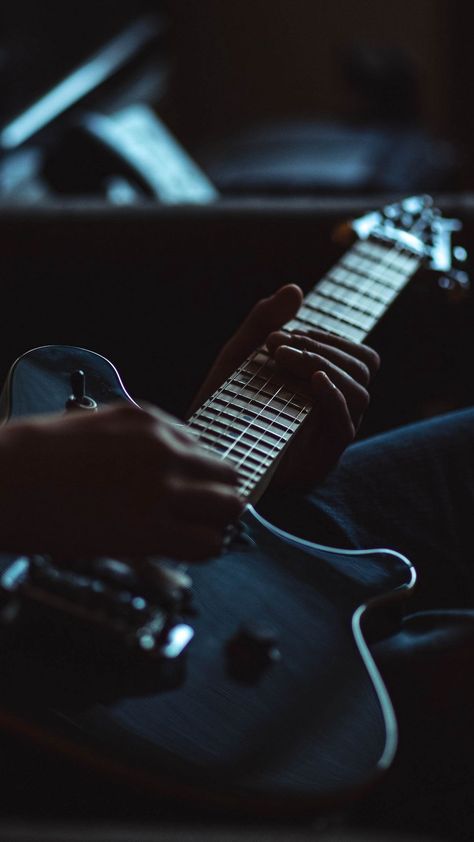 Play guitar, Guitar 🎸, wallpaper Aesthetic Guitar, Guitar Aesthetic, Electric Guitar, Guitar