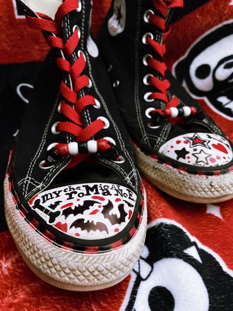 Converse With Spikes, Converse Shoe Ideas, Mcr Shoes, Converse Shoes Ideas, Spiderman Shoes Converse, Mcr Converse, Converse Shoe Laces Ideas, Drawings On Shoes, Scene Converse