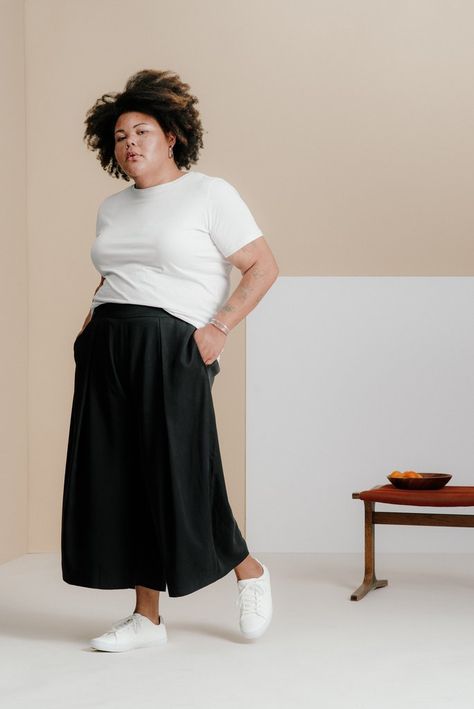 Outfit Midsize, Pleated Culottes, Culottes Outfit, Culotte Style, Oversized Grey Sweater, Outfit Plus Size, Culotte Pants, Plus Size Brands, Quirky Fashion