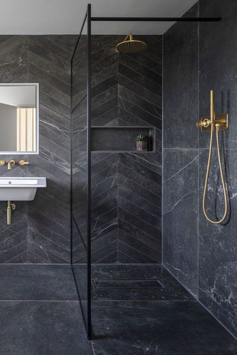 Love this! Black Porcelain Tiles, Black Tile Bathrooms, Mandarin Stone, Dark Bathrooms, Stone Bathroom, Black Porcelain, Bad Inspiration, Big Bathrooms, Bathroom Trends