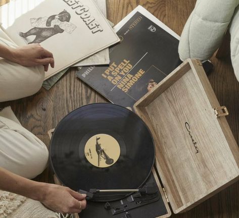 Urban Outfitters Home, Nancy Wheeler, Fotografi Vintage, Nina Simone, I'm With The Band, Academia Aesthetic, Record Player, Aesthetic Photo, Dark Academia