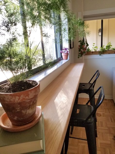 Window Breakfast Bar Ideas, Breakfast Bar Facing Window, Breakfast Bar By Window, Kitchen Window Bar Counter Indoor, Under Window Breakfast Bar, Oak Breakfast Bar Ideas, Diy Window Table, Kitchen Bar Under Window, Windowsill Breakfast Bar