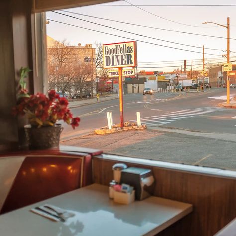 The melancholy of an empty American diner – in pictures | Art and design | The Guardian Diner Aesthetic, Western Gothic, Americana Aesthetic, Bg Design, I Love Nyc, American Diner, Vintage Americana, Classic American, American Dream