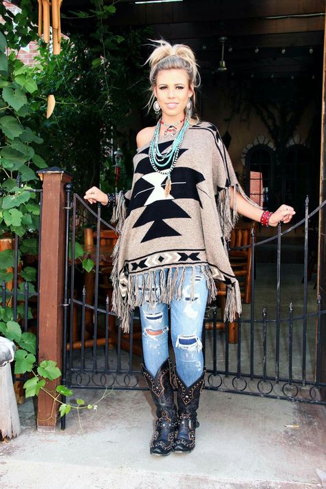 Native Outfits Modern, Boho Western Womens Clothing, Boho Cowboy Boots, Western Style Clothing For Women, Over 50 Western Fashion, Western Fashion For Women Over 50, Boho Cowgirl Style Western Chic Plus Size, Cowgirl Attire For Women, Looks With Cowboy Boots