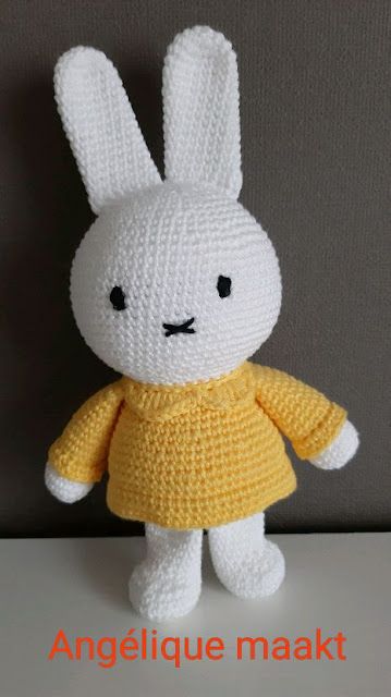 Angélique maakt: Kraamcadeautjes Coloring Eggs, Crochet Bunny, Crochet Amigurumi, Crochet Projects, Free Pattern, Hello Kitty, Amigurumi, Baby Shower, Kitty