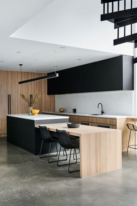 Black And Wood Kitchen Cabinets, Minimalist Kitchen Backsplash, L Shape Kitchen Design, L Shape Kitchen, Functional Kitchen Design, Shaped Kitchen, 2024 Kitchen, L Shaped Kitchen, Wood Kitchen Cabinets