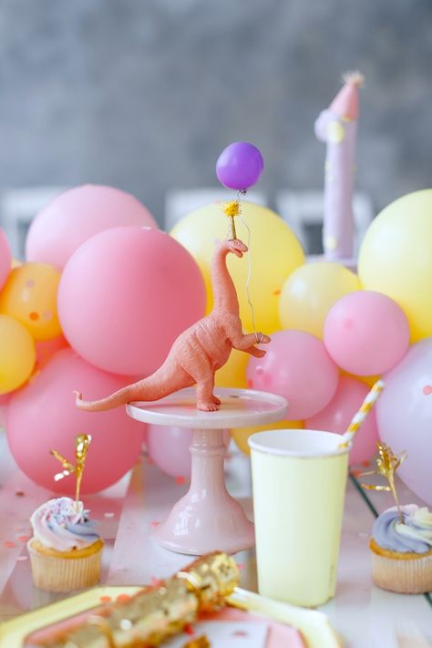 Pink Dinosaur Party, Kids Birthday Food, Festa Jurassic Park, Girl Dinosaur Party, Prehistoric Party, Kids Birthday Party Food, Girl Dinosaur Birthday, Dinosaur Themed Birthday Party, Pastel Color Palette