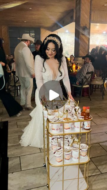 Mili | HOUSTON WEDDING + EVENT PLANNER on Instagram: "I am here to make your wedding dreams come true… down to a Ramen cart! 🍜👰🏻‍♀️✨ @menji.val   #houstonweddingplanner #weddingideas #weddinglatenightsnack #ramencart #houstoneventplanner #2024bride #2024weddings" Pizza Cart Wedding, Churro Station, Boba Cart, Ramen Cart, Wedding Snacks, Late Night Snack, Quince Ideas, Late Night Snacks, Houston Wedding