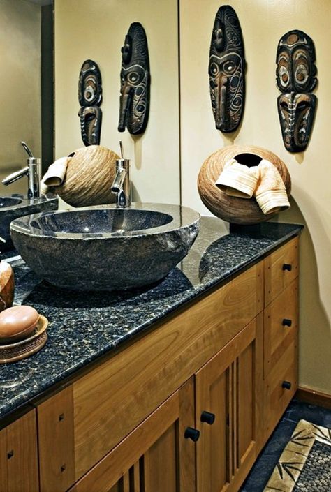 African Masks Wall Decoration Ideas (20) African Bathroom Decor, African Bathroom, Safari Bathroom, African Safari Decor, Eclectic Bathroom Design, Asian Bathroom, Afrocentric Decor, African Interior Design, African Inspired Decor