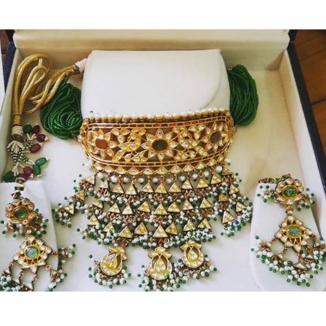 #rajasthanijewellery #rajputijewellery #illustriousdesigns #royaljewellery #aad #rajputiaad #kundanaad Kundan Aad Designs Rajputi, Aad Designs Rajputi, Rajput Jewellery, Jewelry Room, Gold Jewelry Prom, Jewellery Kundan, Embossed Jewelry, Rajputi Jewellery, Jewelry Prom