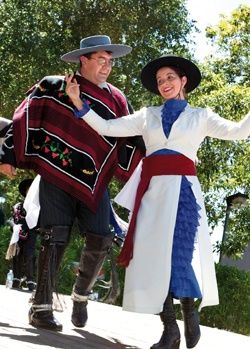 Chile Culture, Chilean Clothing, National Clothes, America Latina, Dance School, Traditional Dance, National Dress, Folk Dresses, Folk Dance