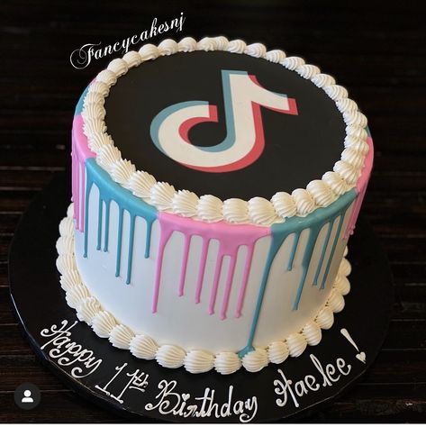 Tiktok Cake Ideas, 13th Birthday Cake For Girls, Tiktok Cake, 12th Birthday Party Ideas, 12th Birthday Cake, 14th Birthday Cakes, 13 Birthday Cake, Chocolate Cake Pops, Birthday Cakes For Teens