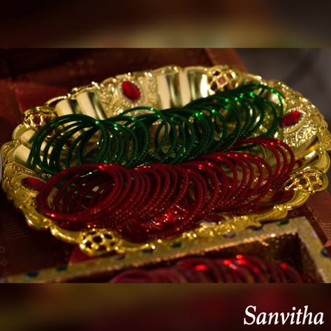 Bangal Ceremony Ideas, Bangles Decoration Ideas Indian Weddings, Bangles Tray Decoration, Bangles Ceremony Decoration, Bangle Ceremony Decoration, Bangle Ceremony Tray, Bangles Decoration Ideas, Bangles Decoration, Tray Decoration Ideas