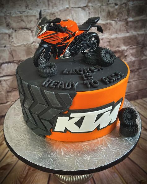 Kathryn Langdon-Burton | When you hate the bike, but you love your daughter more, you make the cake. May your 21st birthday be filled with the same excitement and… | Instagram Motor Bike Cakes For Men, Motocross Cake Ideas, Dirtbike Birthday Cakes, Birthday Cake Motorcycle, Ktm Cake, Go Kart Cake, Atv Cake, Bike Birthday Cake, Moto Cake