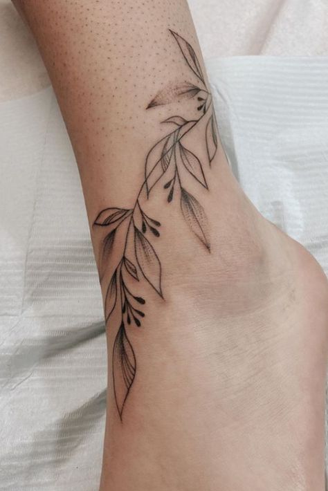 Ankle Tattoo Ideas, Ankle Tattoo Designs, Ankle Tattoos For Women, Ankle Tattoo Small, Anklet Tattoos, Tattoos For Women Flowers, Inspiration Tattoos, Small Tattoos Simple, Tattoo Cover