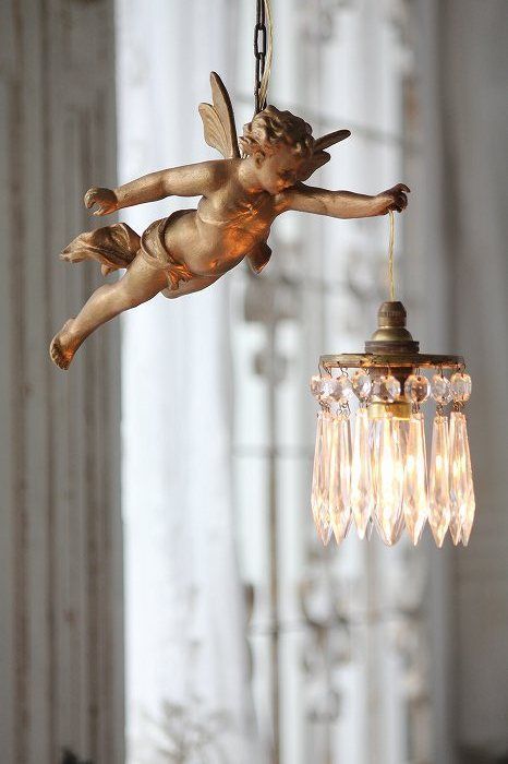 Shabby Chic Lighting, Lampe Art Deco, Decoration Shabby, Antique Lamps, Antique Lighting, Beautiful Lighting, Chandelier Lamp, An Angel, 인테리어 디자인