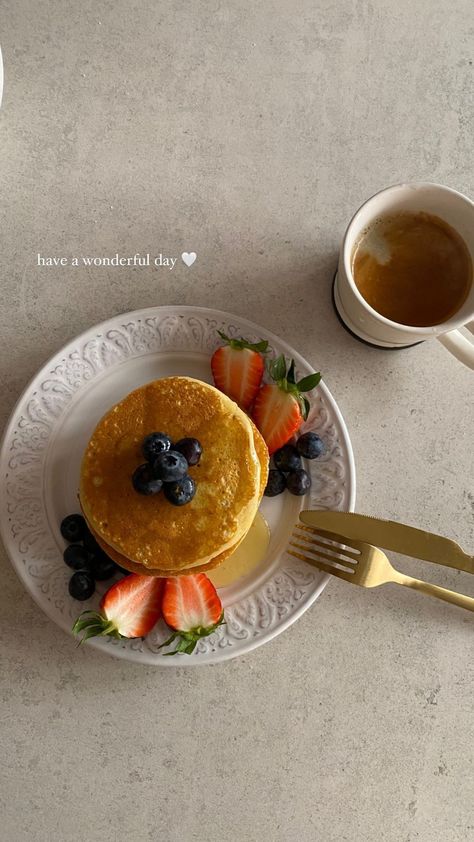 Captions For Healthy Food, Pancake Aesthetic Instagram, Breakfast Ig Story Ideas, Breakfast Captions Instagram, Lunch Instagram Story, Pancakes Aesthetic, Breakfast Photography, Food Captions, Easy Food Art