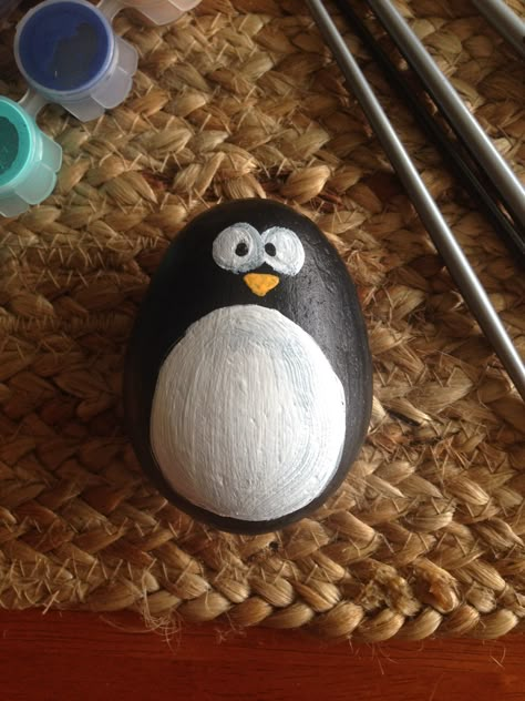 Rock painting. Penguin. Penguin Stone Painting, Rock Painting Ideas Penguin, Painted Rocks Penguins, Penguin Painted Rocks, Penguin Rock Painting, Penguin Rocks, Penguin Rock, Rock Pets, Sunday School Room Decor