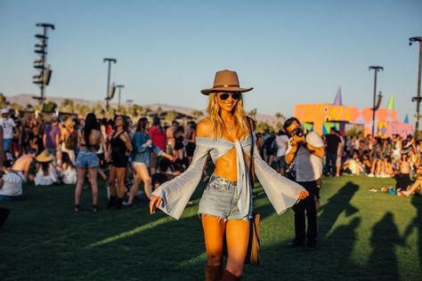 Coachella Hat, Bonnaroo Outfits, Coachella 2020, 2017 Outfits, Coachella Vibes, Coachella 2017, Festival Crop Tops, Concert Fashion, Music Festival Outfits