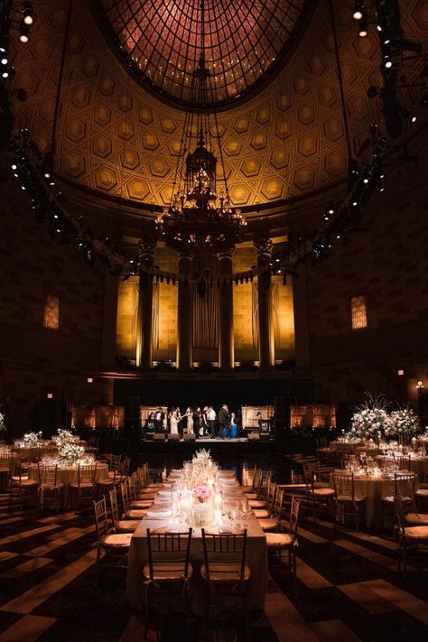 There are so many historic Manhattan wedding venues. The venues here are unique with skyline views, top-notch services, and more. Learn all about the best New York wedding venues Manhattan in this blog post. New York Wedding Aesthetic, Us Wedding Venues, Manhattan Wedding Venues, Wedding Venues New York, Rooftop Reception, Vintage Wedding Venues, Ny Wedding Venues, City Wedding Venues, New York Wedding Venues