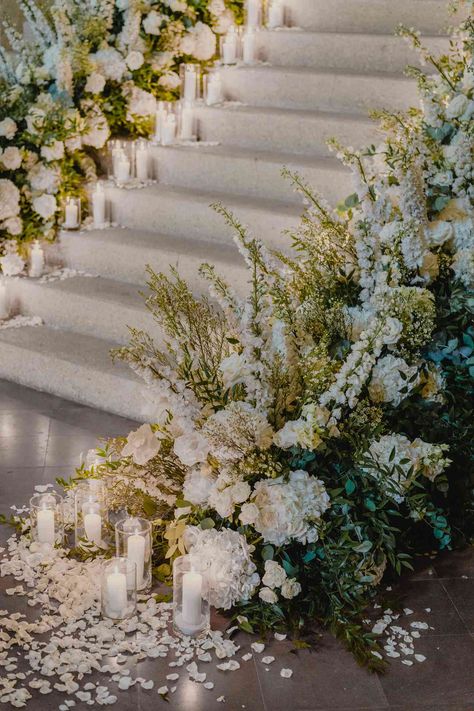 Soft Lighting Wedding, Ethereal Romantic Wedding, Wedding Decorations Elegant Classy, Romantic Wedding Tablescape, Countryside Wedding Aesthetic, Ethereal Wedding Decor, Soft Romantic Wedding, Nikkah Ideas, Modern Elegance Wedding