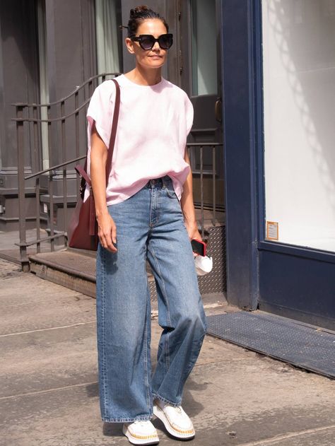 Katie Holmes 2022, Trendy Outfit Ideas Summer, Celebrity Style Jeans, Katie Holmes Style, Trendy Outfit Ideas, Jeans Trend, Mango Jeans, Pants Women Fashion, Trendy Summer Outfits