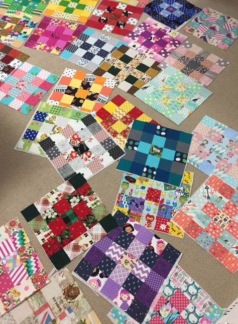 Easy Quilt Squares, Popular Sewing Patterns, Cheater Quilt Fabric, Quilting Tutorial, Charm Pack Quilts, Postage Stamp Quilt, Scrappy Quilt Patterns, Charm Quilt, Easy Quilt