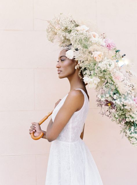 Diy Floral Umbrella, Lace Umbrella Photography, Floral Umbrella Wedding, Flower Umbrella Photoshoot, Wedding Style Shoot, Floral Umbrellas Diy, Flower Umbrella Diy, Umbrella Flower Arrangement, Umbrella Photoshoot Ideas