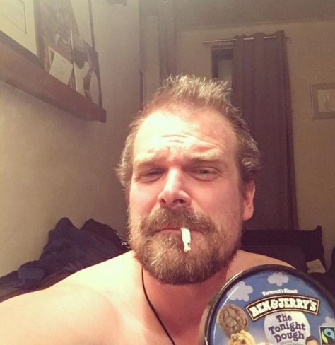 Hate that he's smoking but his shoulders are to die for David Harbour, Look Older, Teenage Girls, Style Mistakes, Ice Cream, Couch, Cream, On Instagram, Instagram