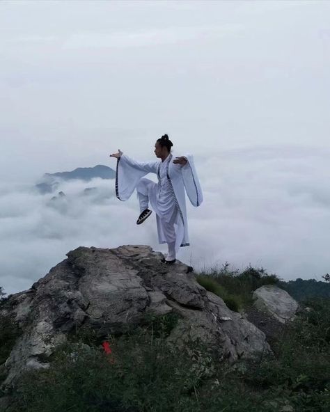 Wudang Mountain, Types Of Martial Arts, Book Design Inspiration, Chi Kung, Tai Chi Chuan, Daily Paper, Chinese Martial Arts, Self Massage, Martial Art