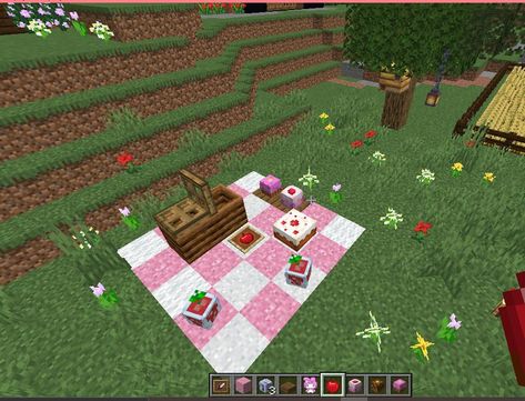 Minecraft Building Ideas Picnic, Picnic In Minecraft, Flower Cart In Minecraft, Minecraft Small Simple House, Minecraft Rabbit Pen Ideas, Cute Minecraft Builds Couples, Picnic Basket Minecraft, Cute Things To Make On Minecraft, Cute Minecraft Date Builds