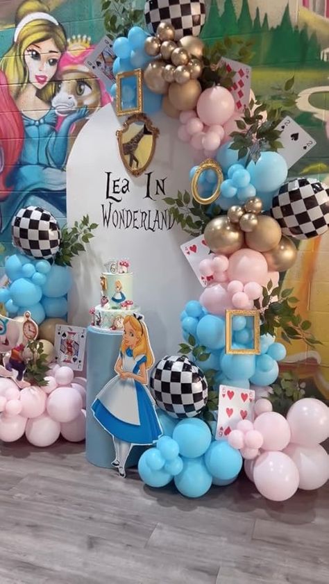 Echa un vistazo a este video Alice In Wonderland Backdrop  de Mylilicreations Alice And Wonderland Party Decorations, Alice In Wonderland Quince, Onederland Birthday Party Girl, Alice In Wonderland Backdrop, Alice In Wonderland Party Decorations, Alice In Wonderland Party Ideas, Wonderland Backdrop, Wonderland Party Decorations, Alice In Wonderland Tea Party Birthday