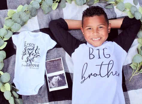 Big Brother Announcement Photoshoot, Older Sibling Pregnancy Announcement, Pregnancy Announcement With Big Brother, Baby Announcement With Sibling, Pregnancy Announcement Big Brother, Pregnancy Prep, Pregnant Announcement, Big Brother Pregnancy Announcement, Pregnancy Announcement Sibling