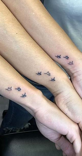 Sister Symbol Tattoos, Three Sister Tattoos, Friendship Tattoos For 3, Siblings Tattoo For 3, Unique Sister Tattoos, Friend Tattoos Small, Cousin Tattoos, Maching Tattoos, Small Sister Tattoos