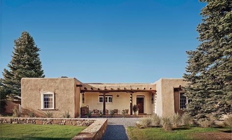 Marfa Modern, Farmhouse Fashion, Pueblo Revival, Western Farmhouse, Lake Flato, Western Interior, Santa Fe Home, Adobe Home, Arizona House