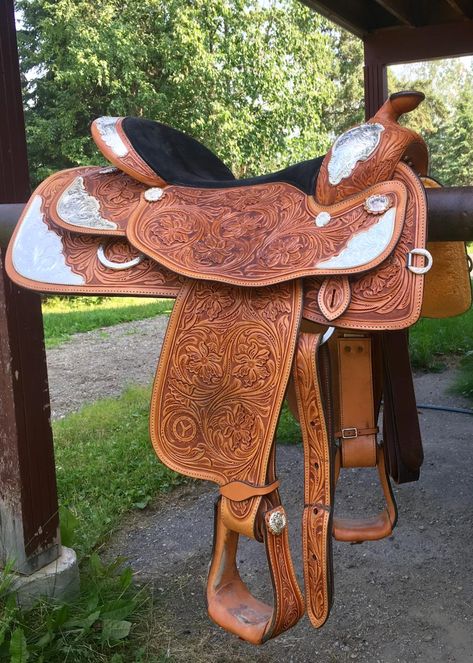 Hunter Under Saddle Horse, Reining Saddle, Western Pleasure Outfit, Hunter Under Saddle, Horse Reining, Western Horse Saddles, Reining Horses, Barrel Saddle, Western Horse Tack