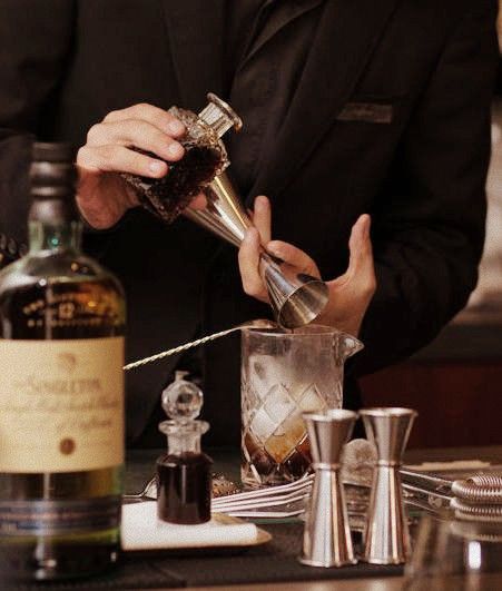 Bartender Pictures, Mixologist Aesthetic, Mixology Aesthetic, Bartending Aesthetic, Cocktail Bar Aesthetic, Bartender Aesthetic, Bar At Home, Cocktail Photography, Stove Top Espresso