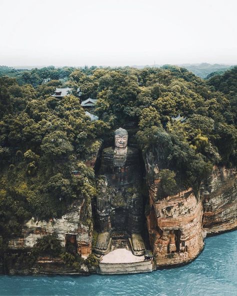 The Giant Buddha in Leshan, China is the tallest stone Buddha statue in the world. 🇨🇳 Photo by @evolumina #dailyhivemapped Stone Buddha Statue, Giant Buddha, Arte Yoga, Destination Voyage, Travel Insurance, Wonderful Places, Land Scape, Vacation Trips, Beautiful Destinations